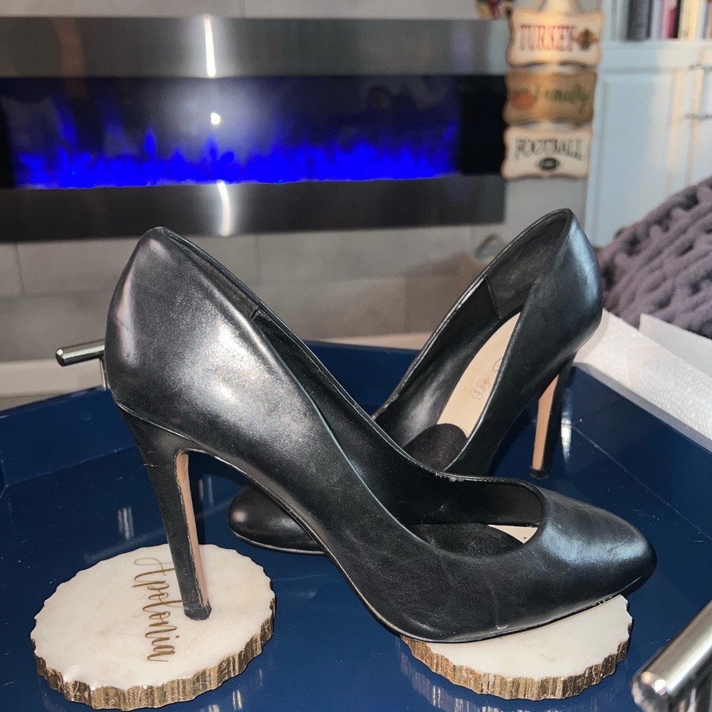 Black leather Aldo heels